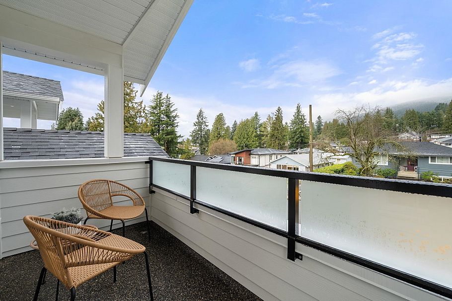 361 E 22nd Street North Vancouver, BC - 30