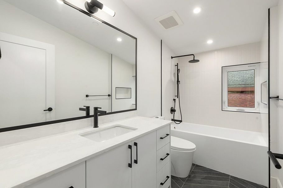 855 E 19th Avenue Vancouver, BC - 16