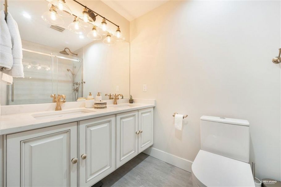 510 W 25th Street North Vancouver, BC - 18