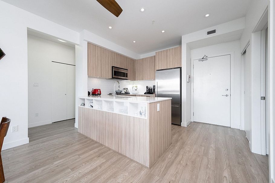 404 1061 Marine Drive North Vancouver, BC - 8