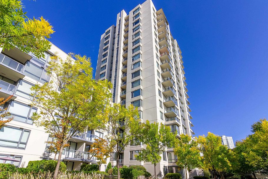 305 3588 Crowley Drive Vancouver, BC - 23