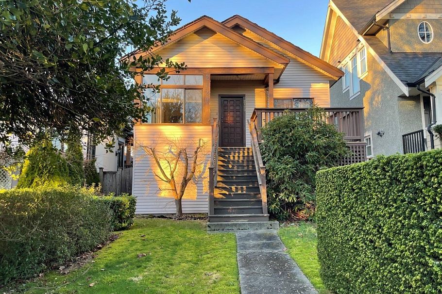 2129 W 47th Avenue Vancouver, BC - 1