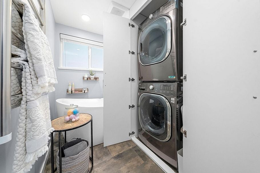 2540 Boswell Avenue North Vancouver, BC - 24