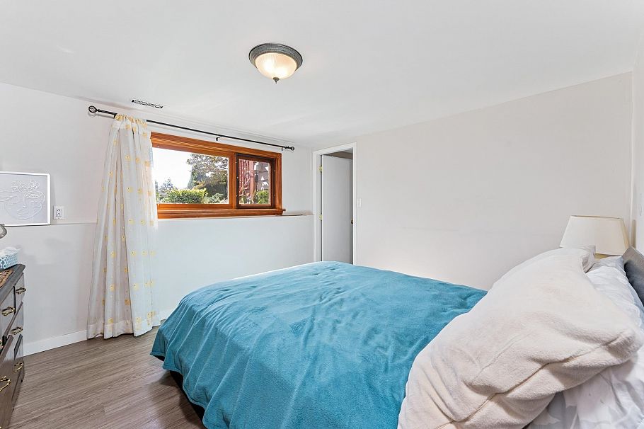 430 W Kings Road North Vancouver, BC - 20