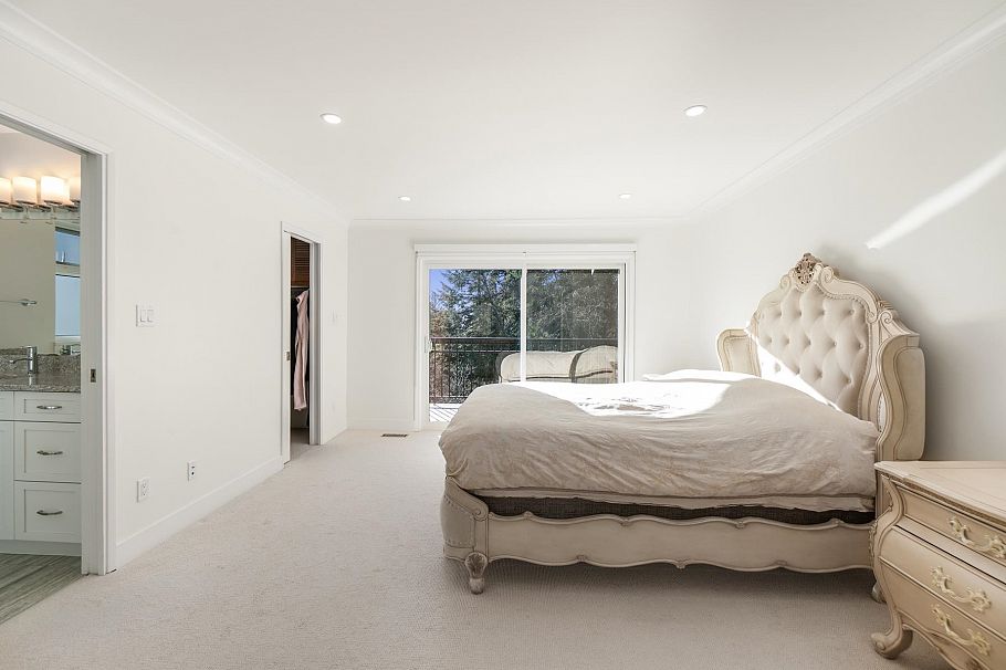 284 Montroyal Boulevard North Vancouver, BC - 24