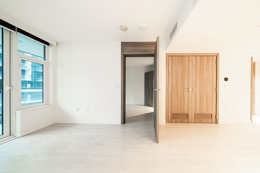 8608 Hazelbridge Way Richmond, BC - 9