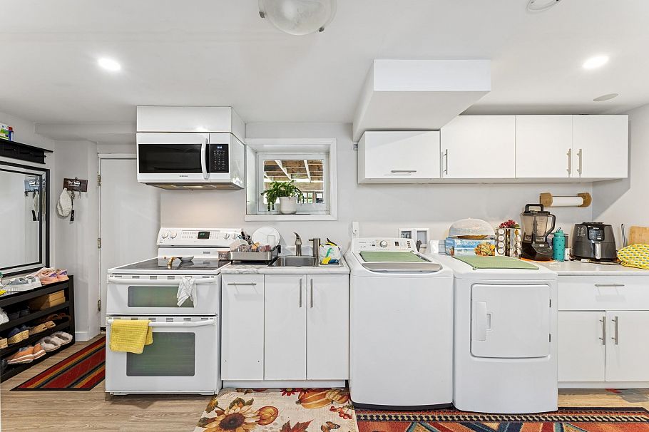 430 W Kings Road North Vancouver, BC - 19