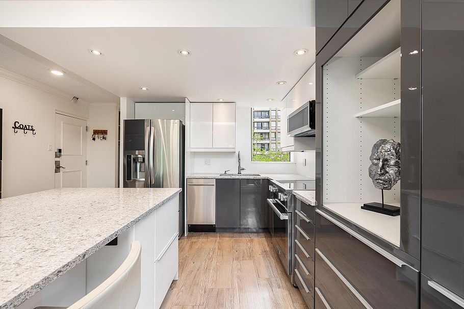 201 1995 Beach Avenue Vancouver, BC - 11