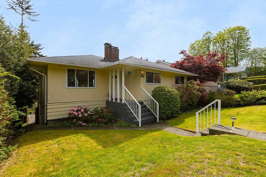 1231 Cloverley Street North Vancouver, BC - 36