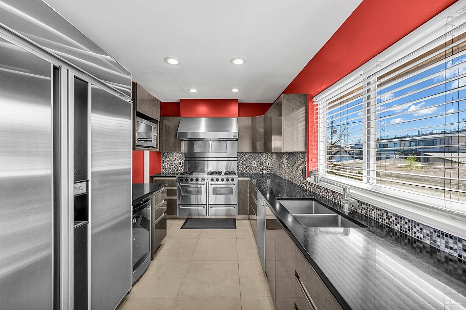 4060 W 10th Avenue Vancouver, BC - 18