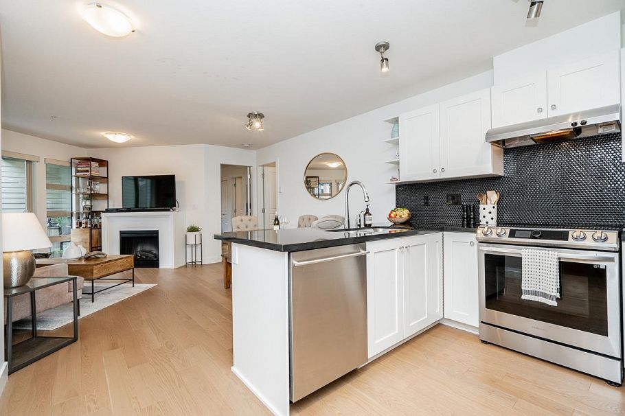 326 738 E 29th Avenue Vancouver, BC - 2