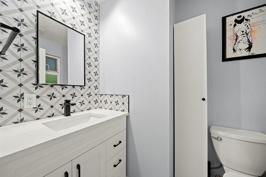 4174 Dollarton Highway North Vancouver, BC - 11