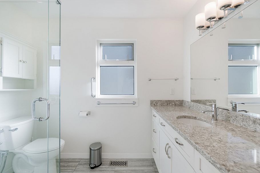 284 Montroyal Boulevard North Vancouver, BC - 27