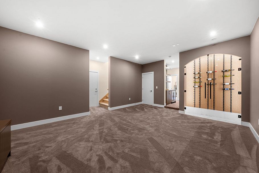 361 E 22nd Street North Vancouver, BC - 21