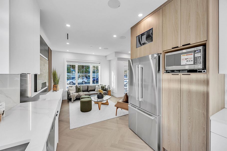 2153 E 20th Avenue Vancouver, BC - 9