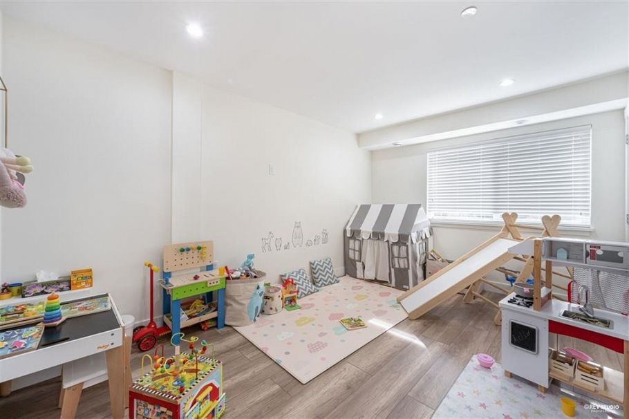 510 W 25th Street North Vancouver, BC - 22