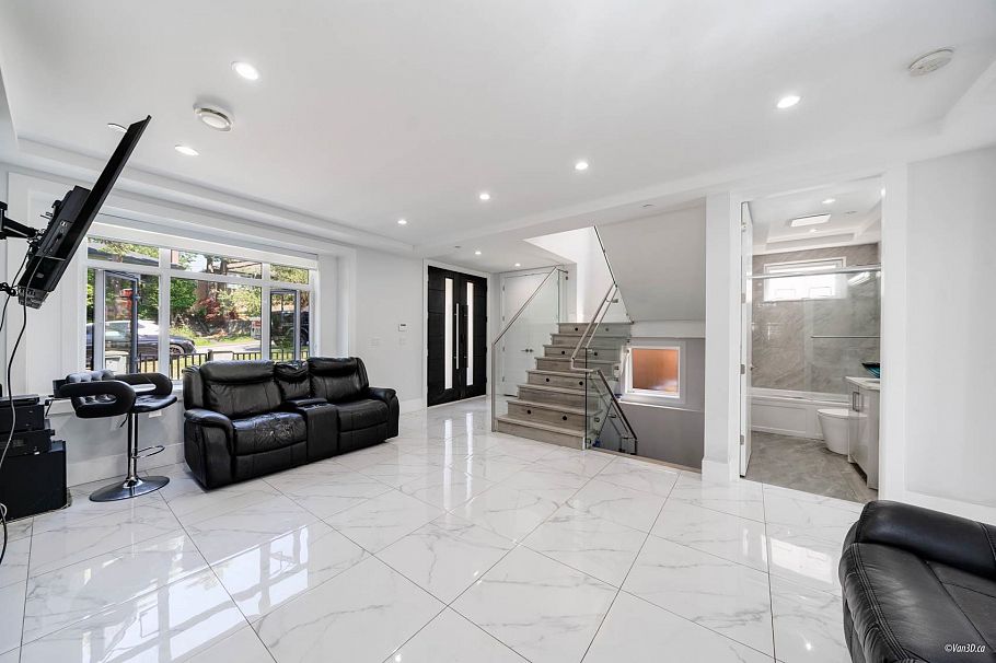 4841 Dumfries Street Vancouver, BC - 5