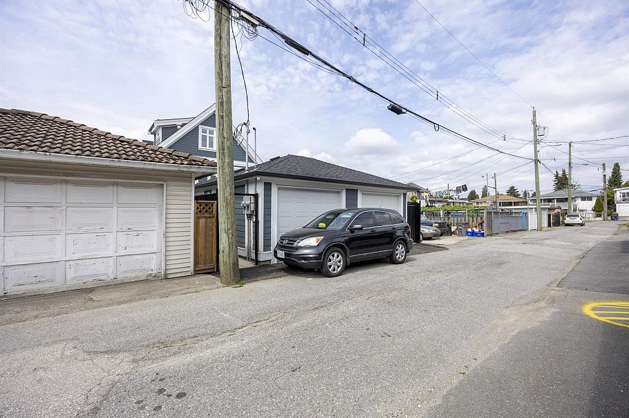 1 5808 Lanark Street Vancouver, BC - 26