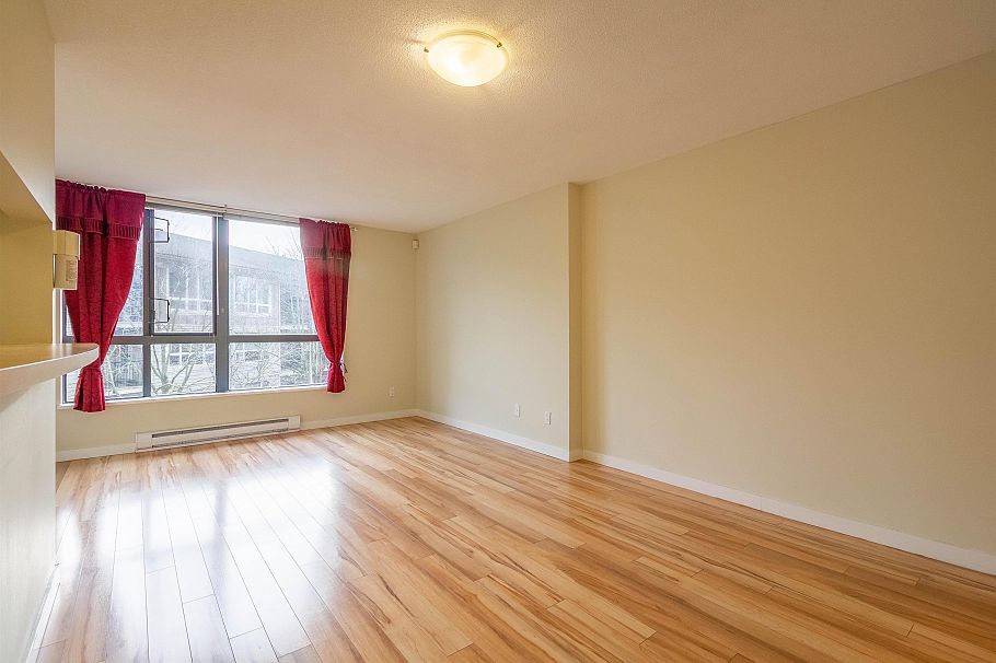 305 3588 Crowley Drive Vancouver, BC - 3