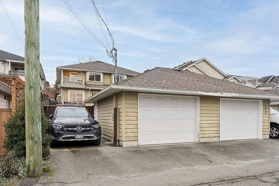 353 E 5th Street North Vancouver, BC - 38