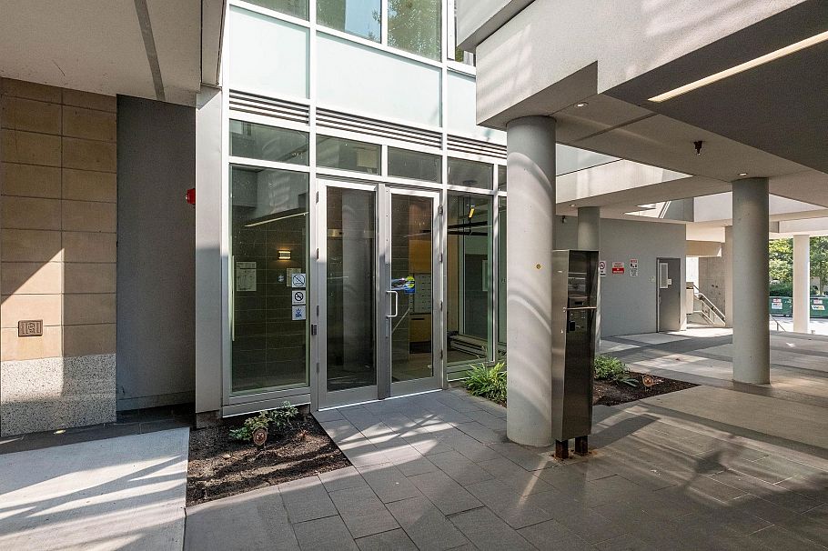 404 1061 Marine Drive North Vancouver, BC - 28