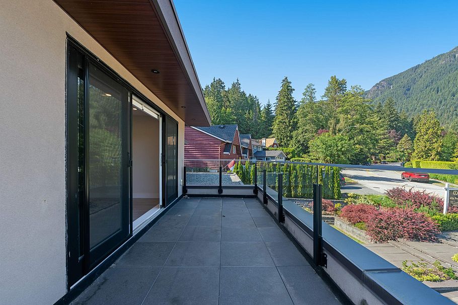 5199 Cliffridge Avenue North Vancouver, BC - 31