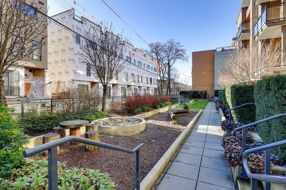 106 625 E 3rd Street North Vancouver, BC - 29