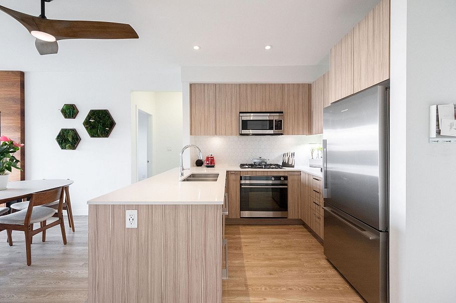 404 1061 Marine Drive North Vancouver, BC - 9