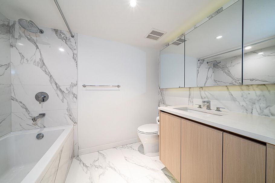 8608 Hazelbridge Way Richmond, BC - 24