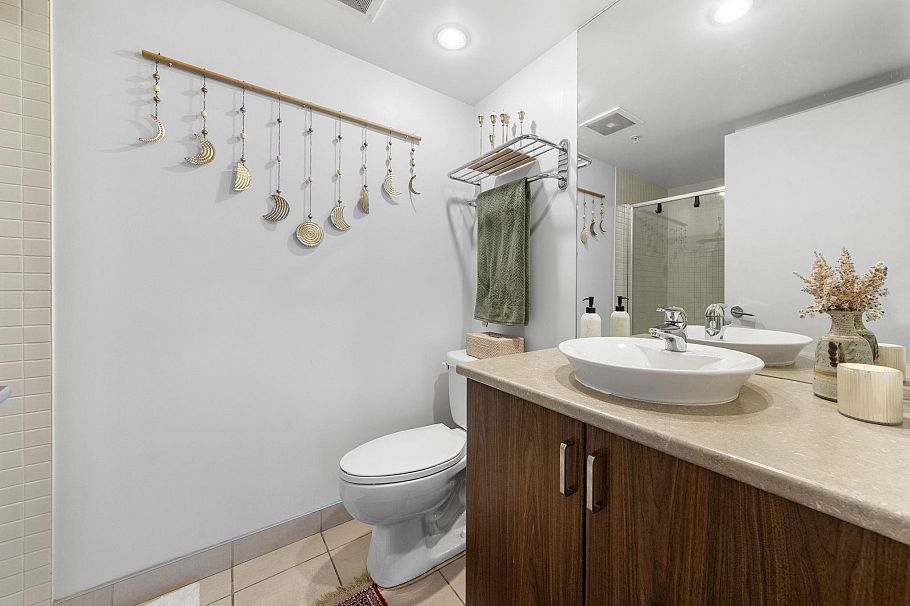 704 155 W 1st Street North Vancouver, BC - 10