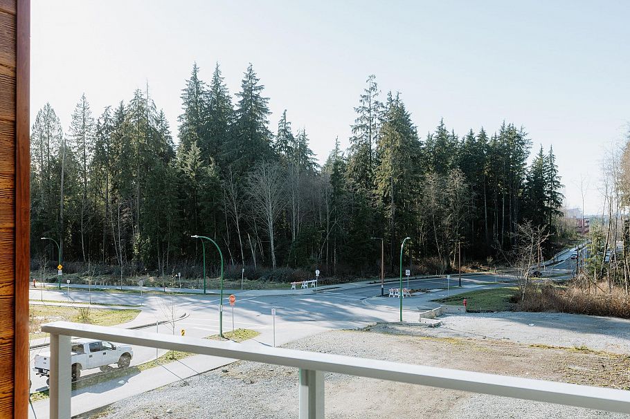 305 3594 Malsum Drive North Vancouver, BC - 4