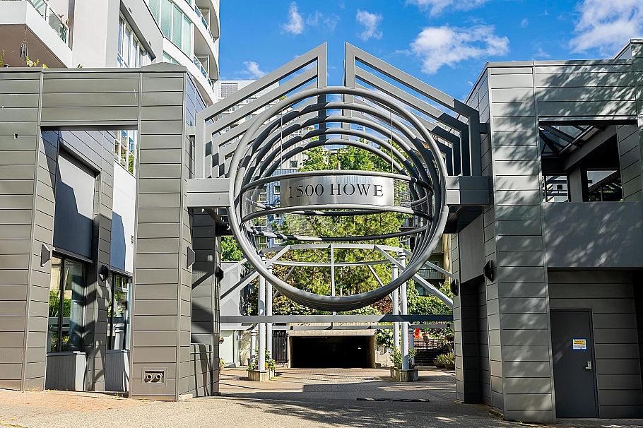 2207 1500 Howe Street Vancouver, BC - 29