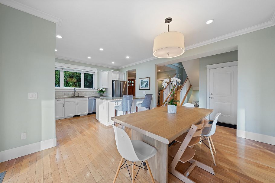 335 E 8th Street North Vancouver, BC - 5