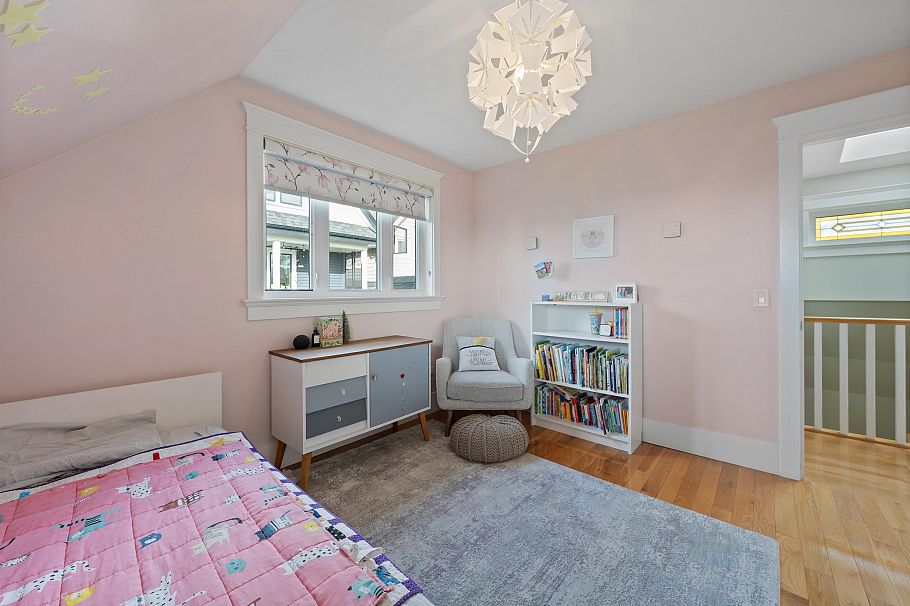 335 E 8th Street North Vancouver, BC - 30