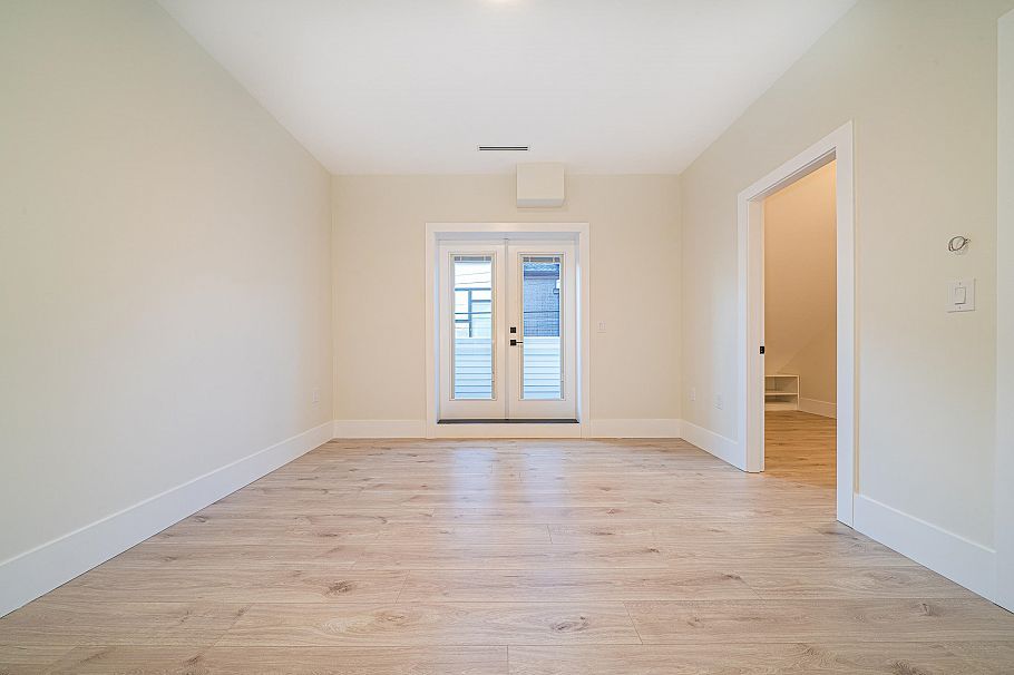 972 Park Drive Vancouver, BC - 33