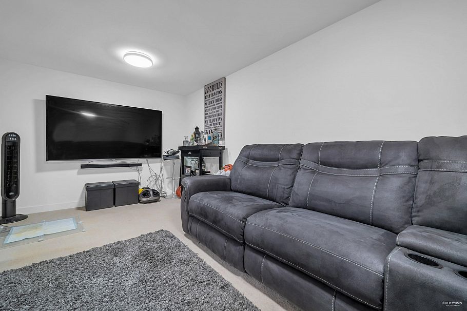 7901 Oak Street Vancouver, BC - 2