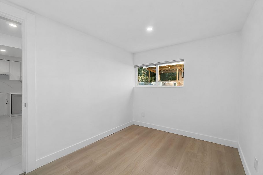 3837 Sunnycrest Drive North Vancouver, BC - 33