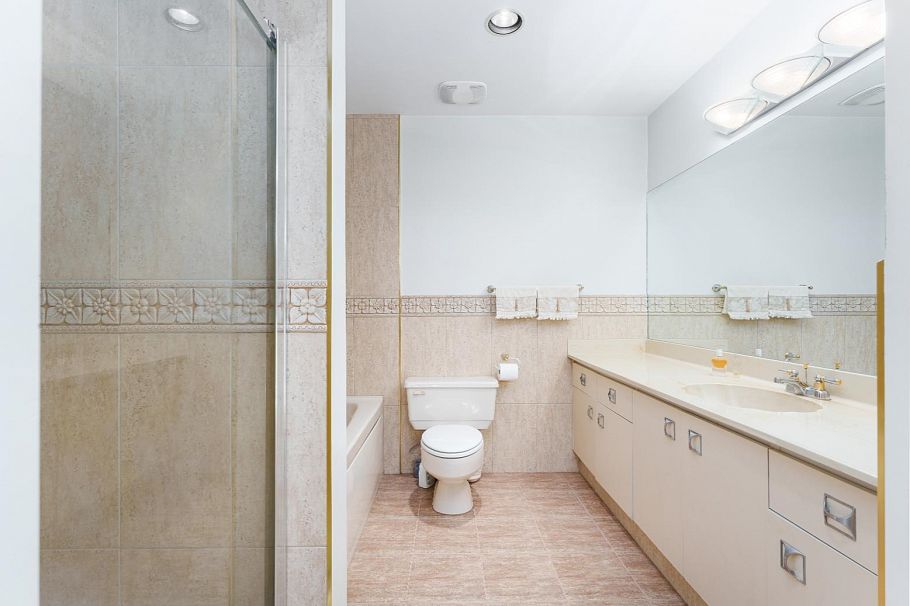 1450 W 40th Avenue Vancouver, BC - 16