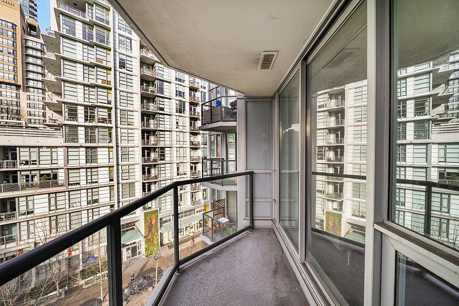 706 1212 Howe Street Vancouver, BC - 6
