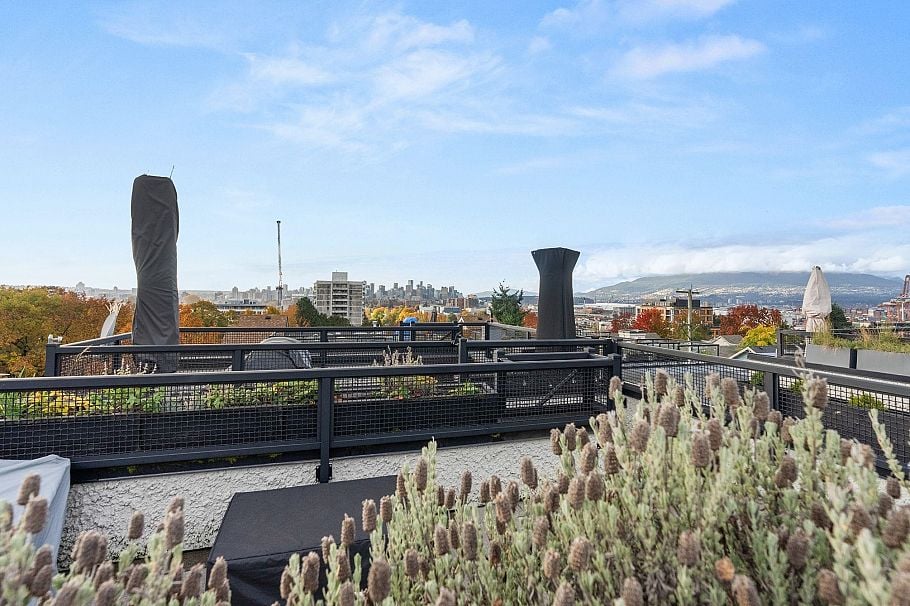 4 1851 Adanac Street Vancouver, BC - 3