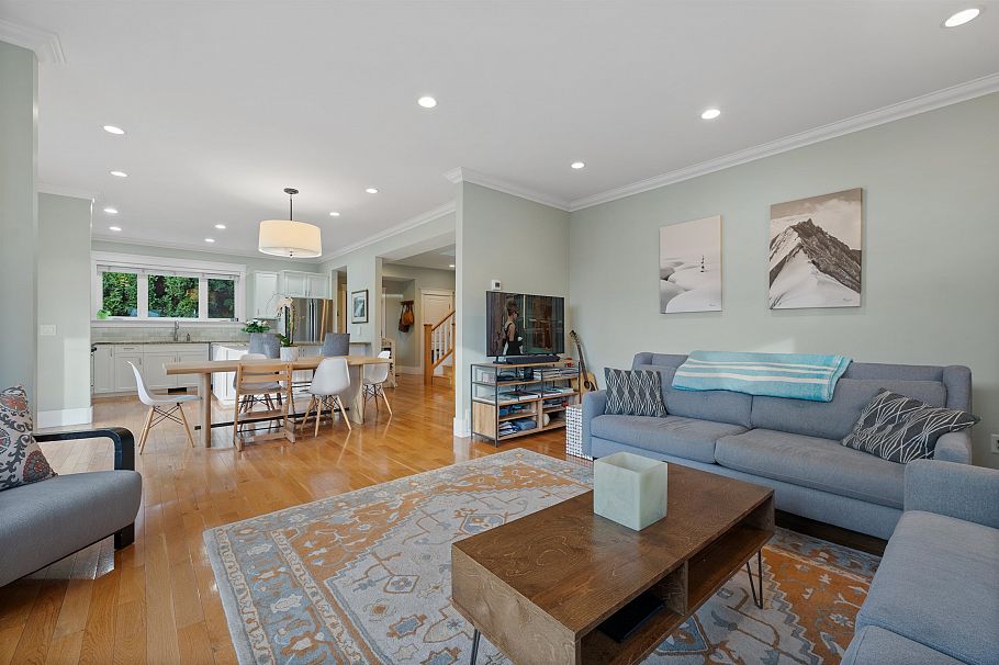 335 E 8th Street North Vancouver, BC - 8