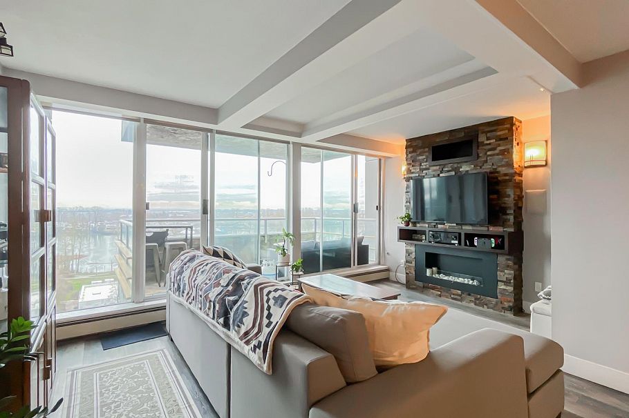 804 3061 N Kent Avenue Vancouver, BC - 3