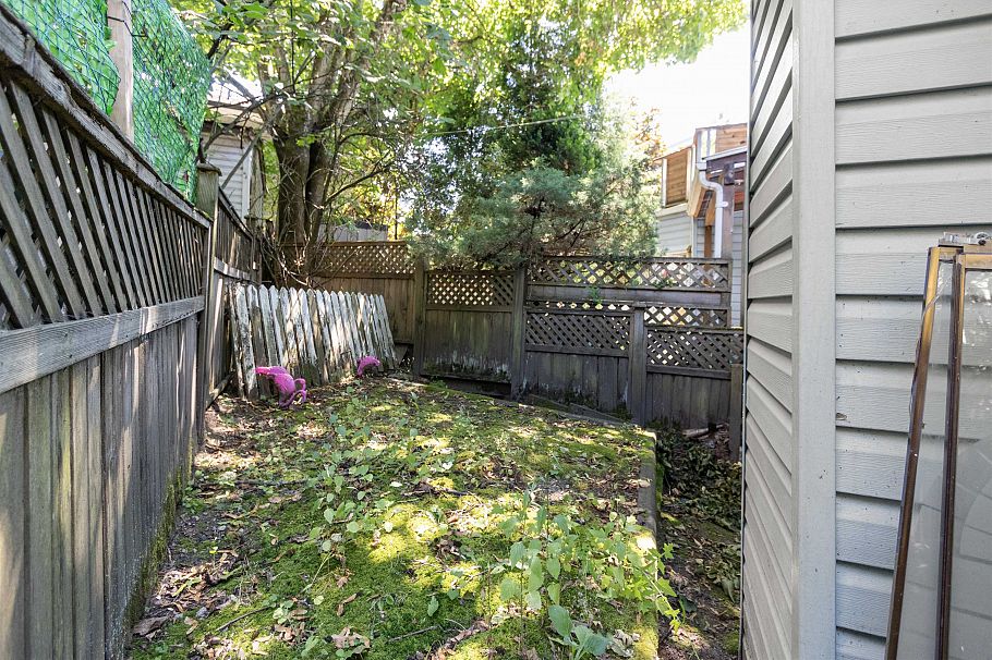 332 St. Patricks Avenue North Vancouver, BC - 29