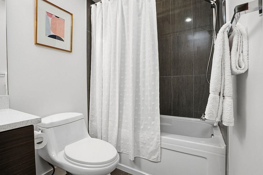 4 1851 Adanac Street Vancouver, BC - 33