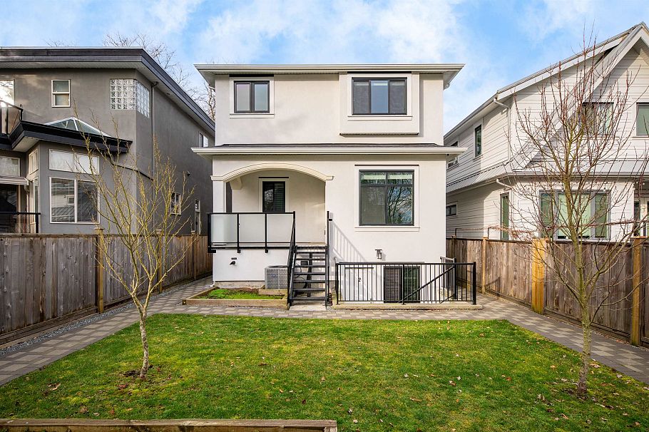 1 58 E 39th Avenue Vancouver, BC - 2