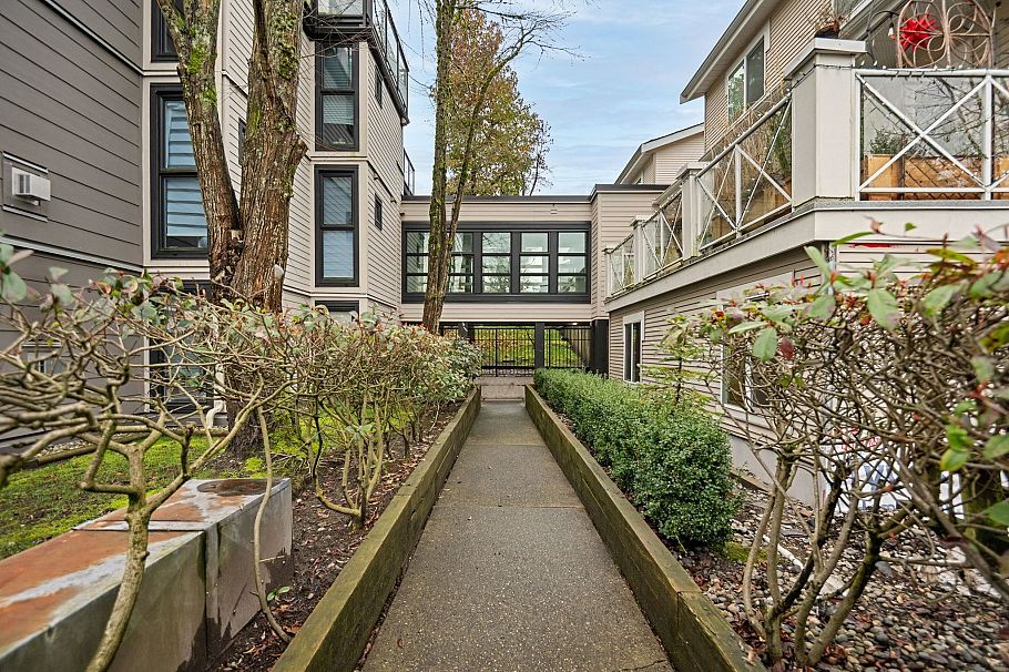 PH7 2405 Kamloops Street Vancouver, BC - 24