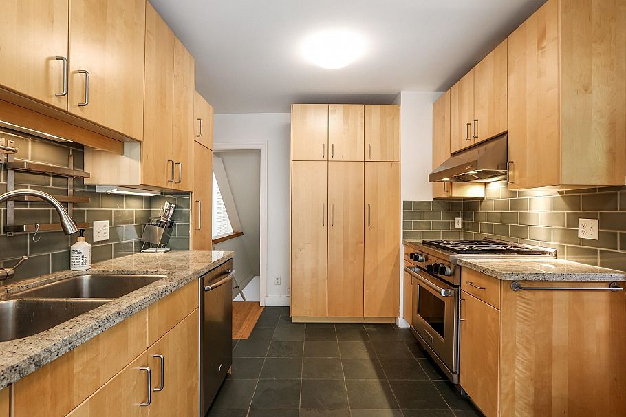 3962 W 22nd Avenue Vancouver, BC - 10