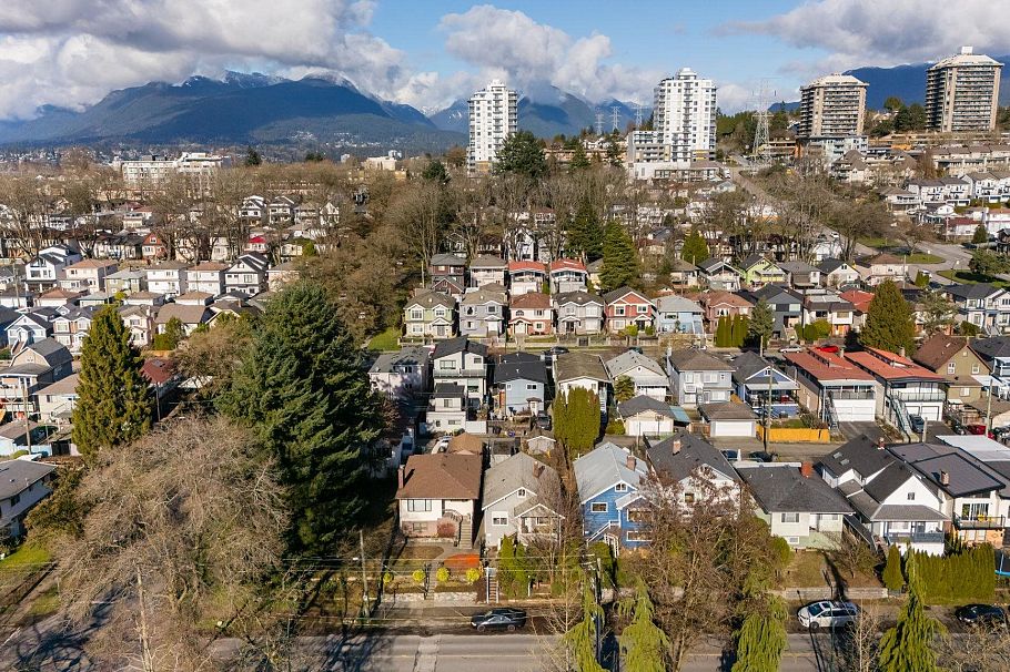 3617 Adanac Street Vancouver, BC - 30