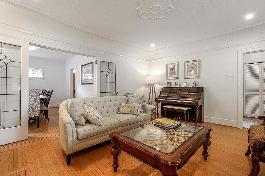 3962 W 22nd Avenue Vancouver, BC - 4