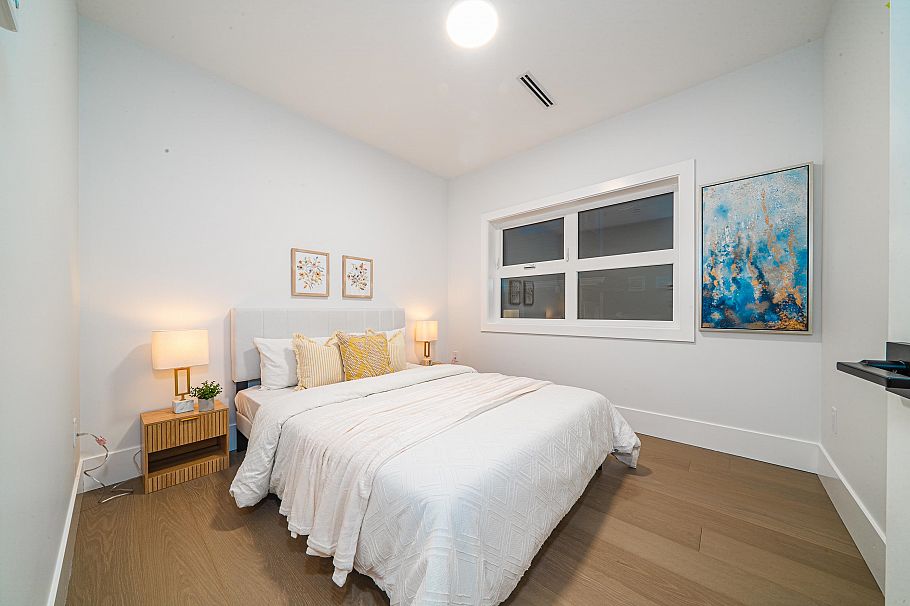 2735 W 8th Avenue Vancouver, BC - 19